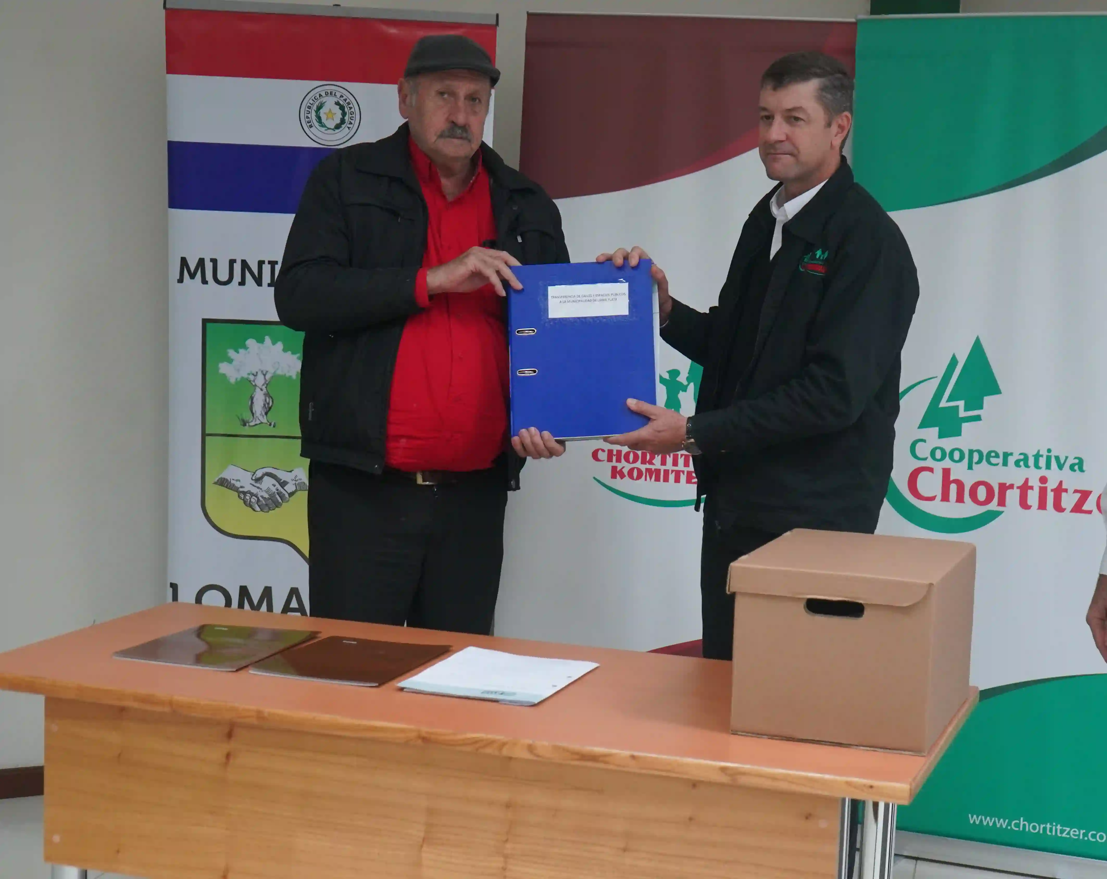 Un paso histórico para el desarrollo de Loma Plata entrega oficial de escrituras públicas de propiedad de calles y tierras municipales.