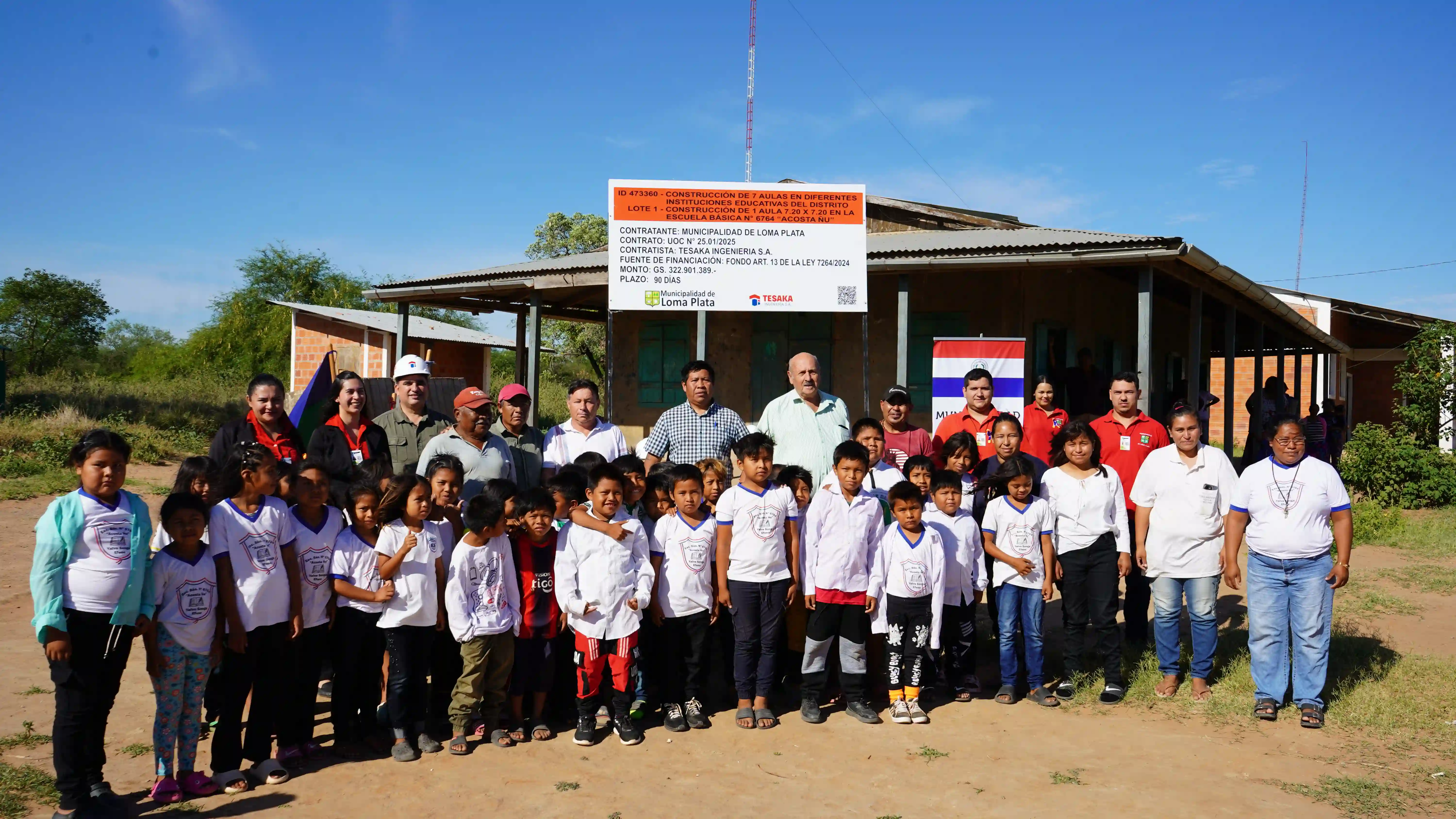PALADA INICIAL PARA LA CONSTRUCCIÓN DE 7 AULAS EN DIFERENTES INSTITUCIONES EDUCATIVAS DEL DISTRITO.